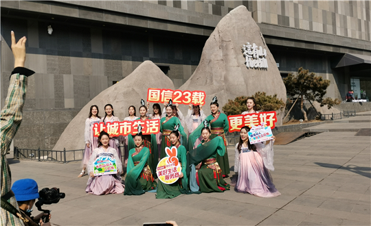 9.集團23周年司慶月漢服快閃宣傳活動_副本.jpg 9.集團23周年司慶月漢服快閃宣傳活動_副本.jpg